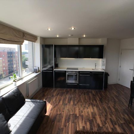 Luxury 2 Bed Penthouse Apartment Near Station 런던 외부 사진