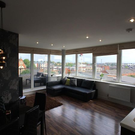 Luxury 2 Bed Penthouse Apartment Near Station 런던 외부 사진