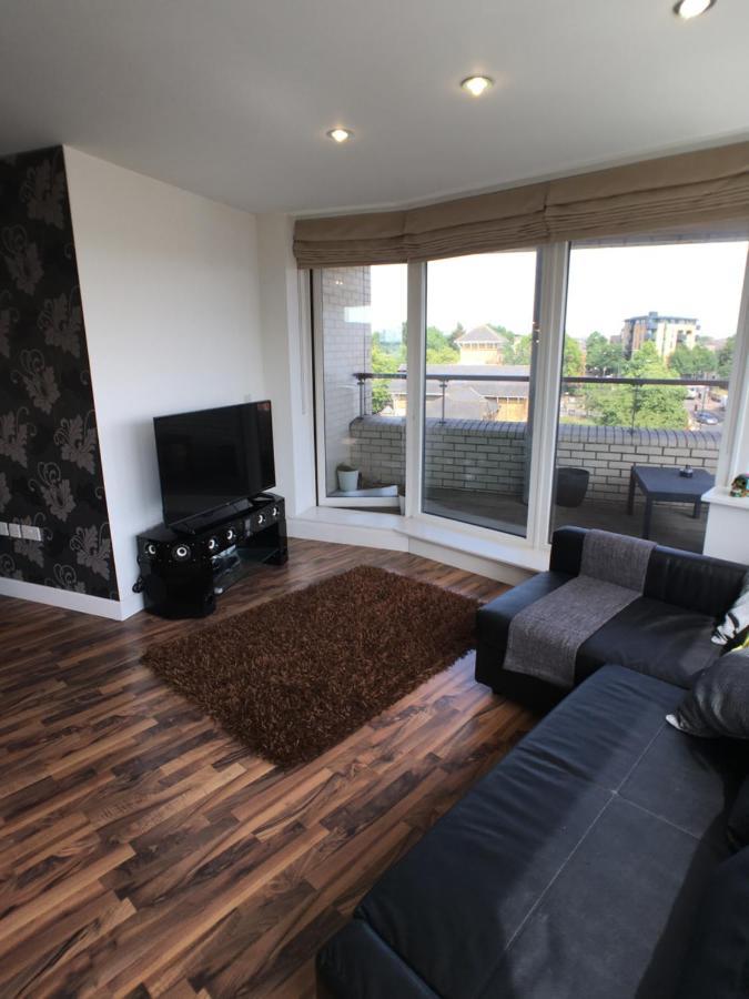 Luxury 2 Bed Penthouse Apartment Near Station 런던 외부 사진