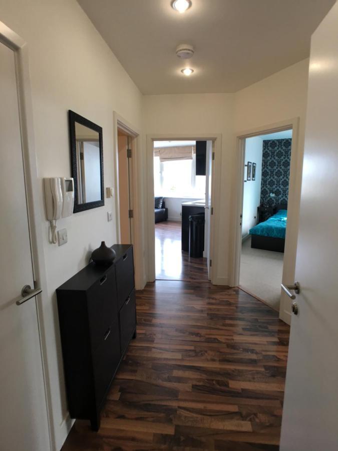 Luxury 2 Bed Penthouse Apartment Near Station 런던 외부 사진
