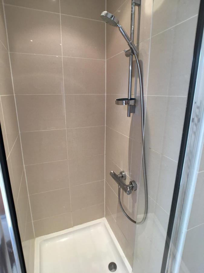 Luxury 2 Bed Penthouse Apartment Near Station 런던 외부 사진