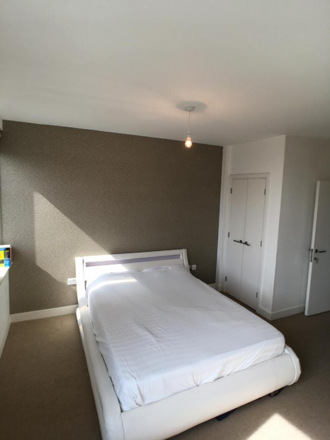 Luxury 2 Bed Penthouse Apartment Near Station 런던 외부 사진