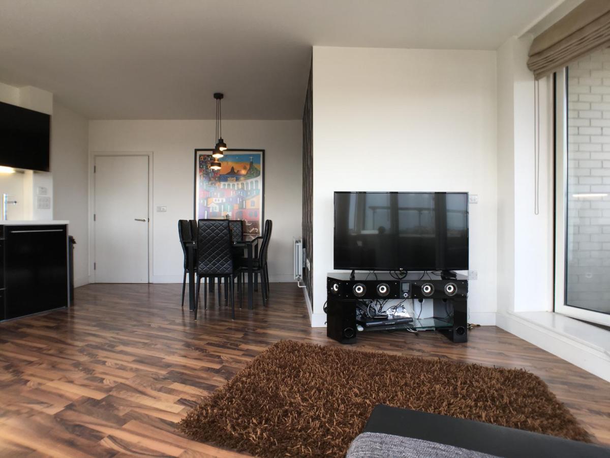 Luxury 2 Bed Penthouse Apartment Near Station 런던 외부 사진