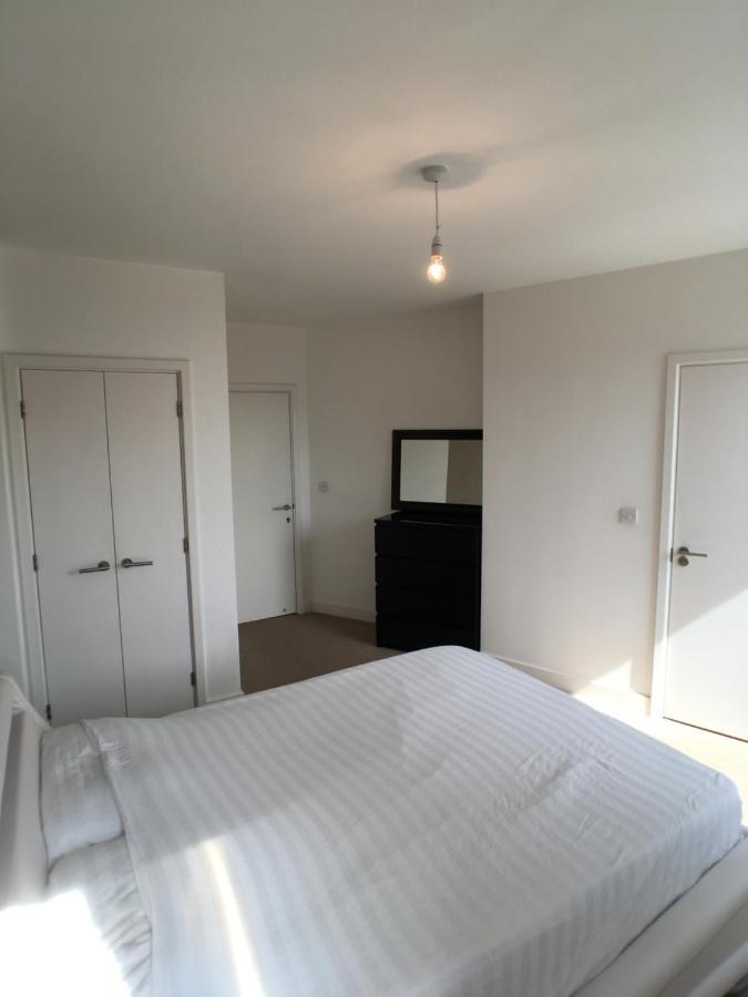 Luxury 2 Bed Penthouse Apartment Near Station 런던 외부 사진