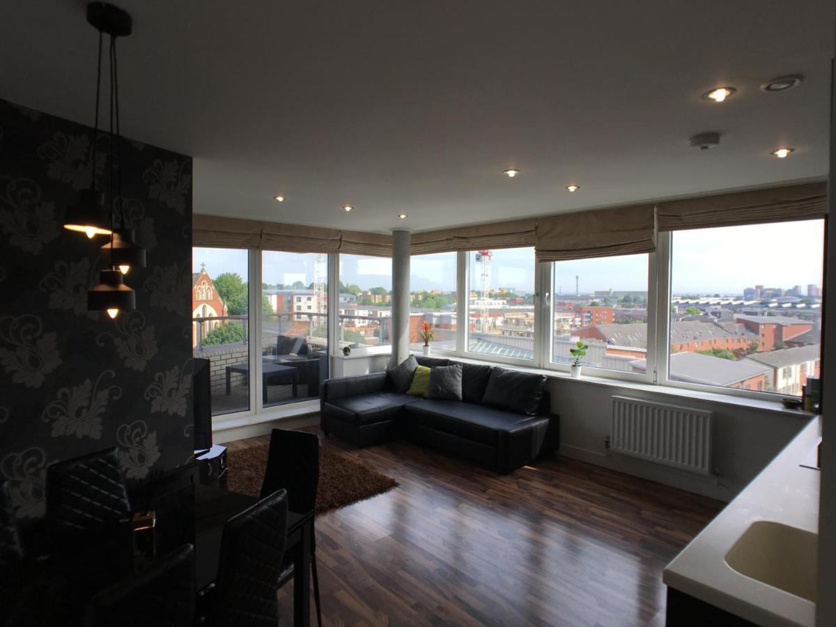 Luxury 2 Bed Penthouse Apartment Near Station 런던 외부 사진
