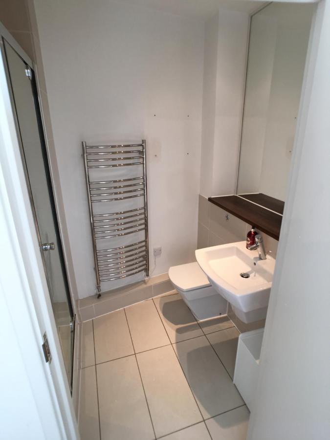 Luxury 2 Bed Penthouse Apartment Near Station 런던 외부 사진